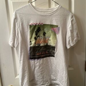 Nikes men’s medium short sleeve shirt